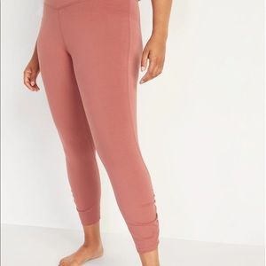 🌿Extra High-Waisted PowerChill Hidden-Pocket Ruched 7/8-Length Leggings